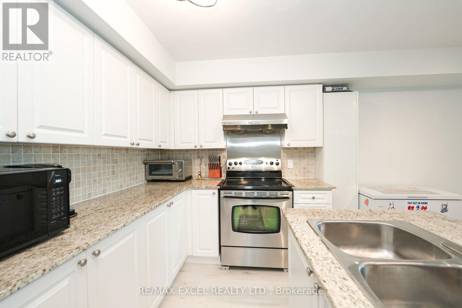 












711 - 920 SHEPPARD AVENUE W

,
Toronto (Bathurst Manor),




Ontario
M3H0A2

