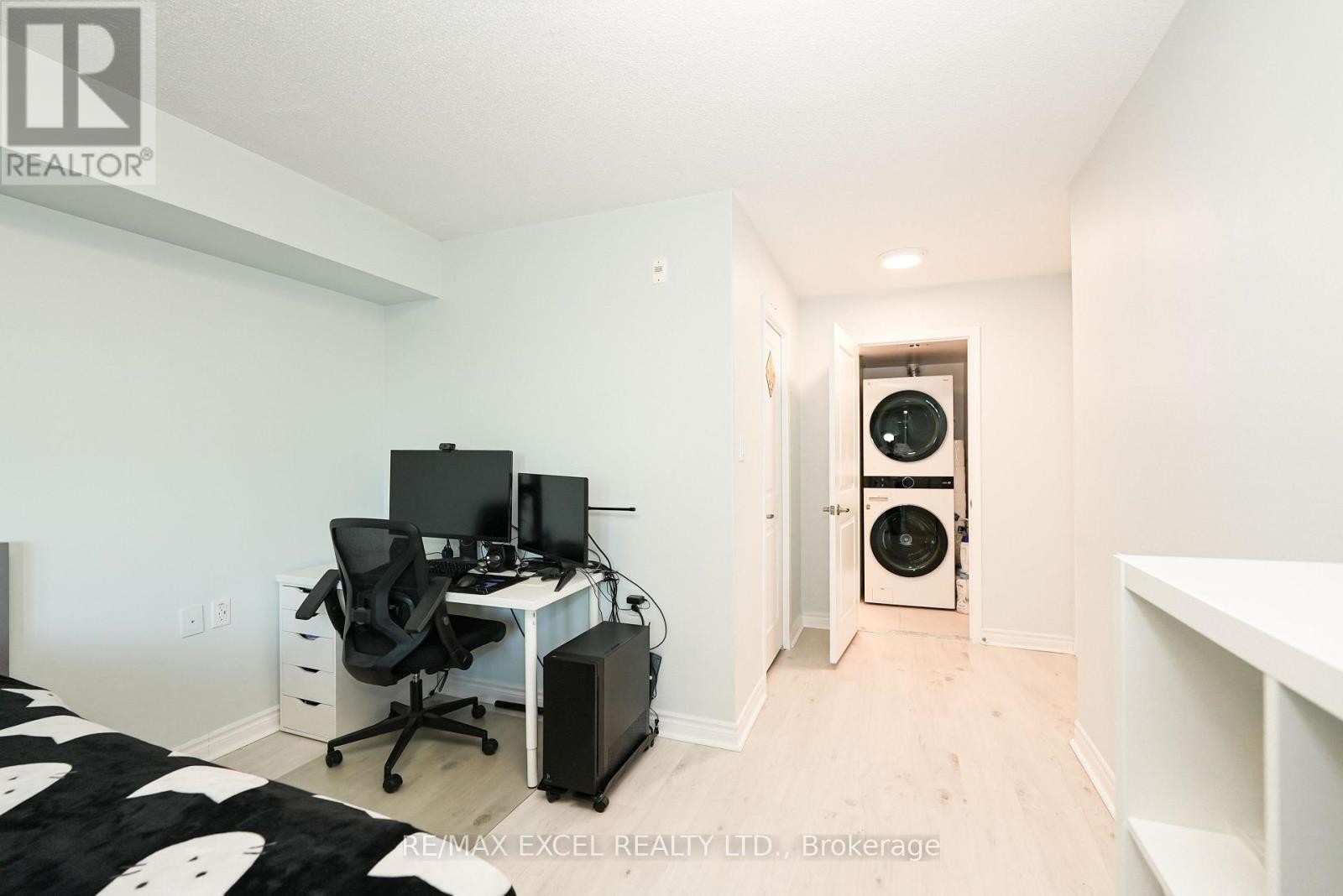 












711 - 920 SHEPPARD AVENUE W

,
Toronto (Bathurst Manor),




Ontario
M3H0A2

