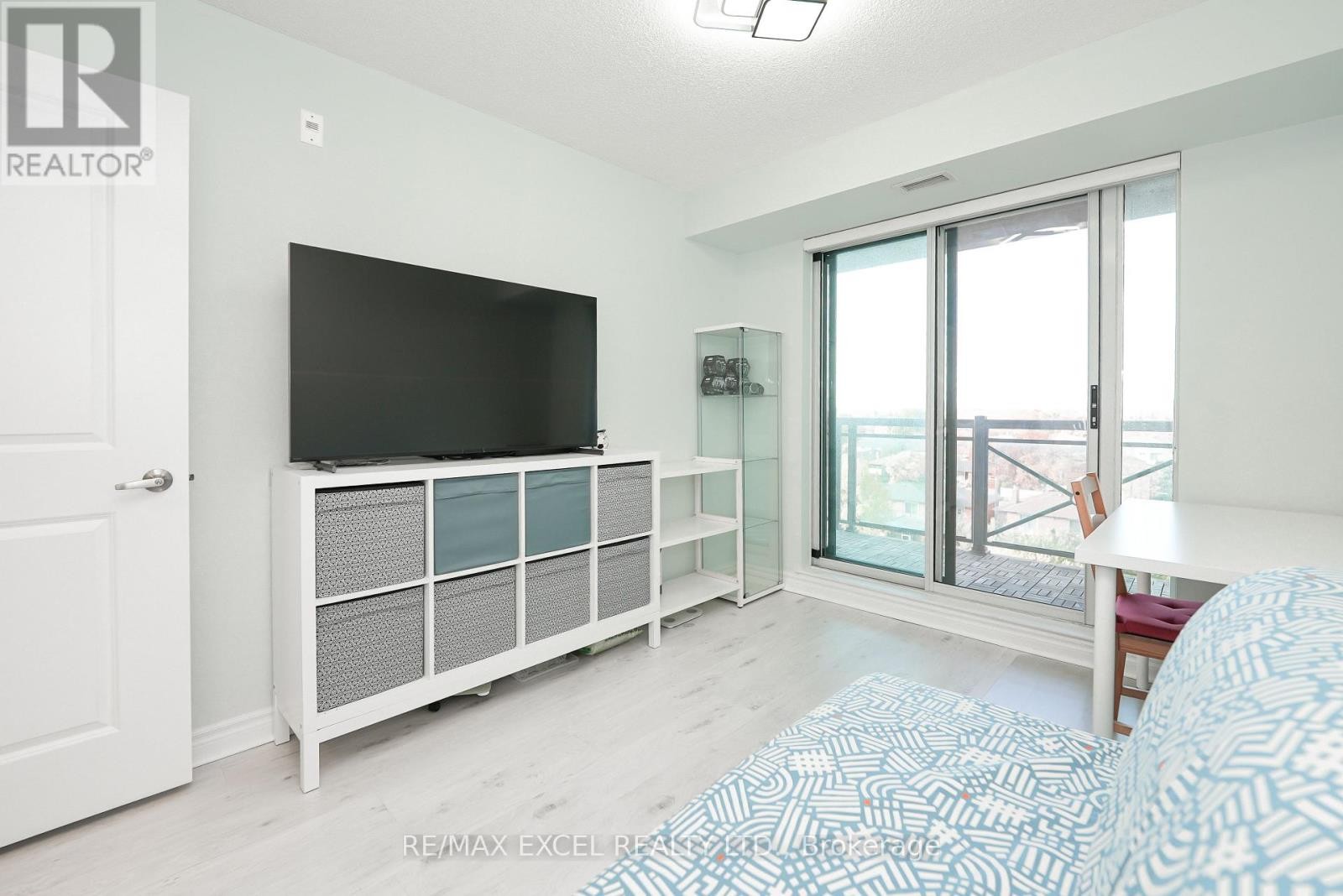 












711 - 920 SHEPPARD AVENUE W

,
Toronto (Bathurst Manor),




Ontario
M3H0A2

