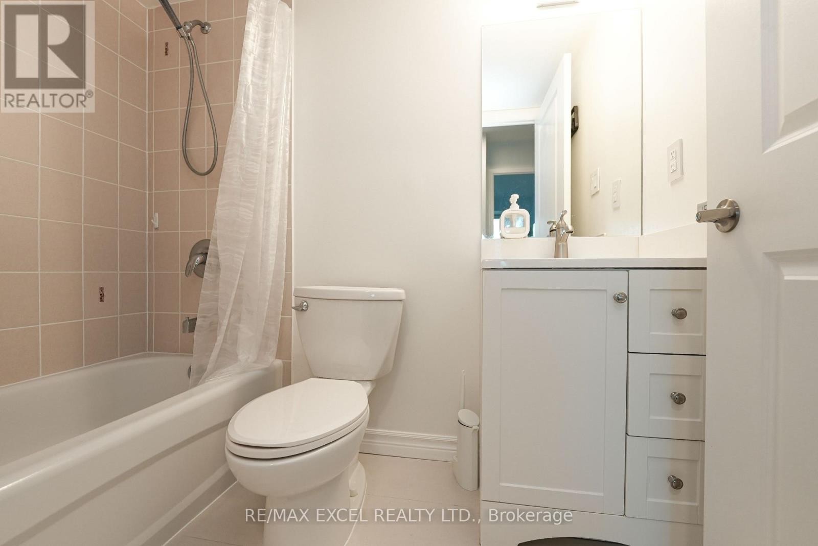 












711 - 920 SHEPPARD AVENUE W

,
Toronto (Bathurst Manor),




Ontario
M3H0A2

