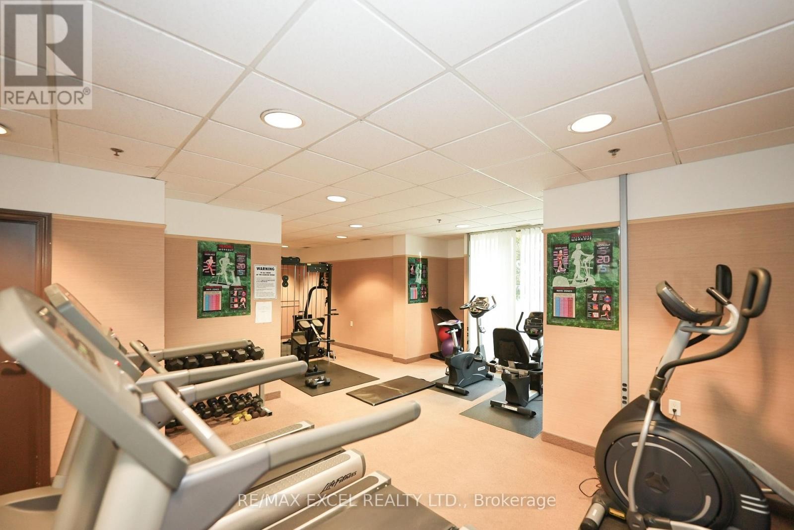 












711 - 920 SHEPPARD AVENUE W

,
Toronto (Bathurst Manor),




Ontario
M3H0A2

