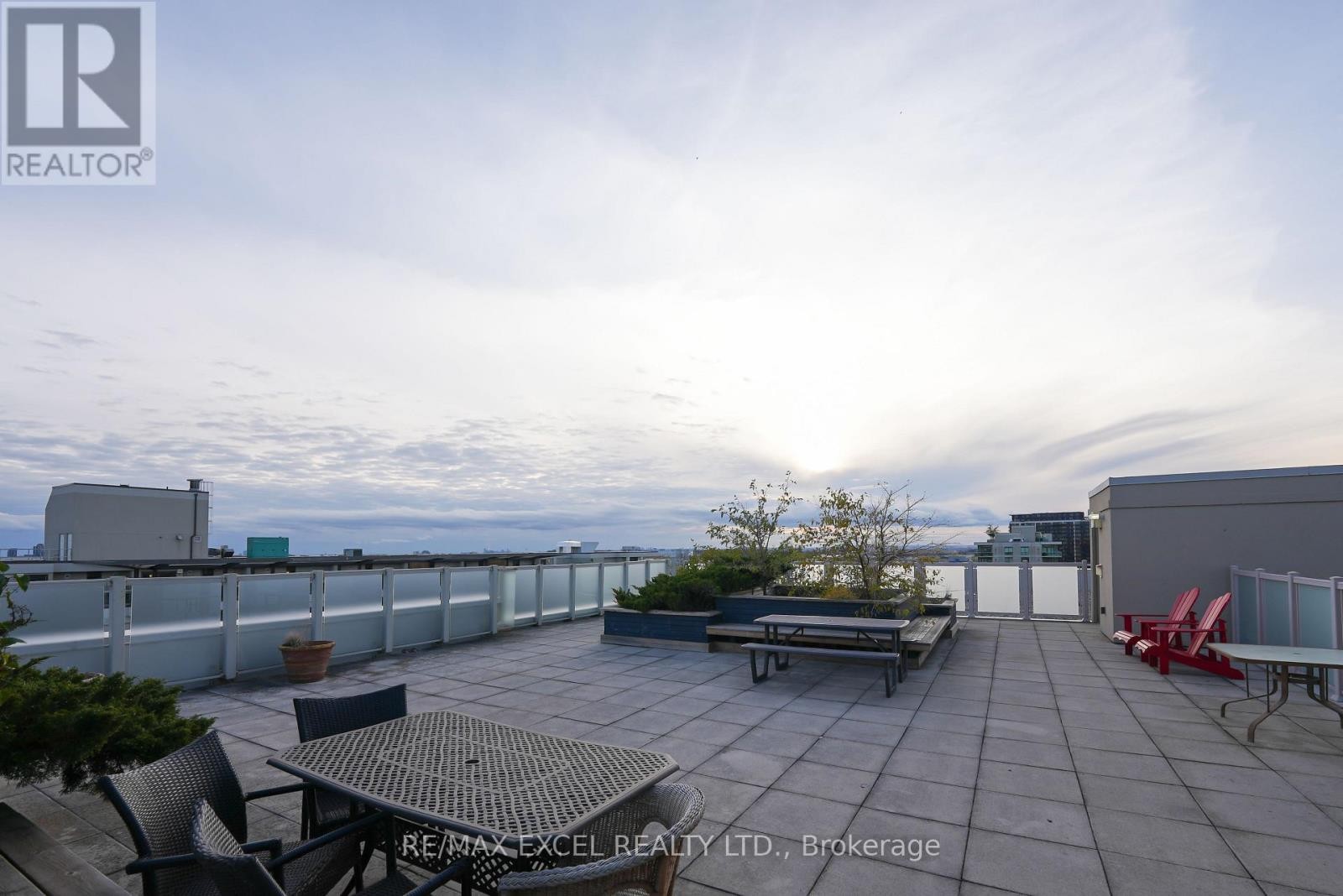 












711 - 920 SHEPPARD AVENUE W

,
Toronto (Bathurst Manor),




Ontario
M3H0A2

