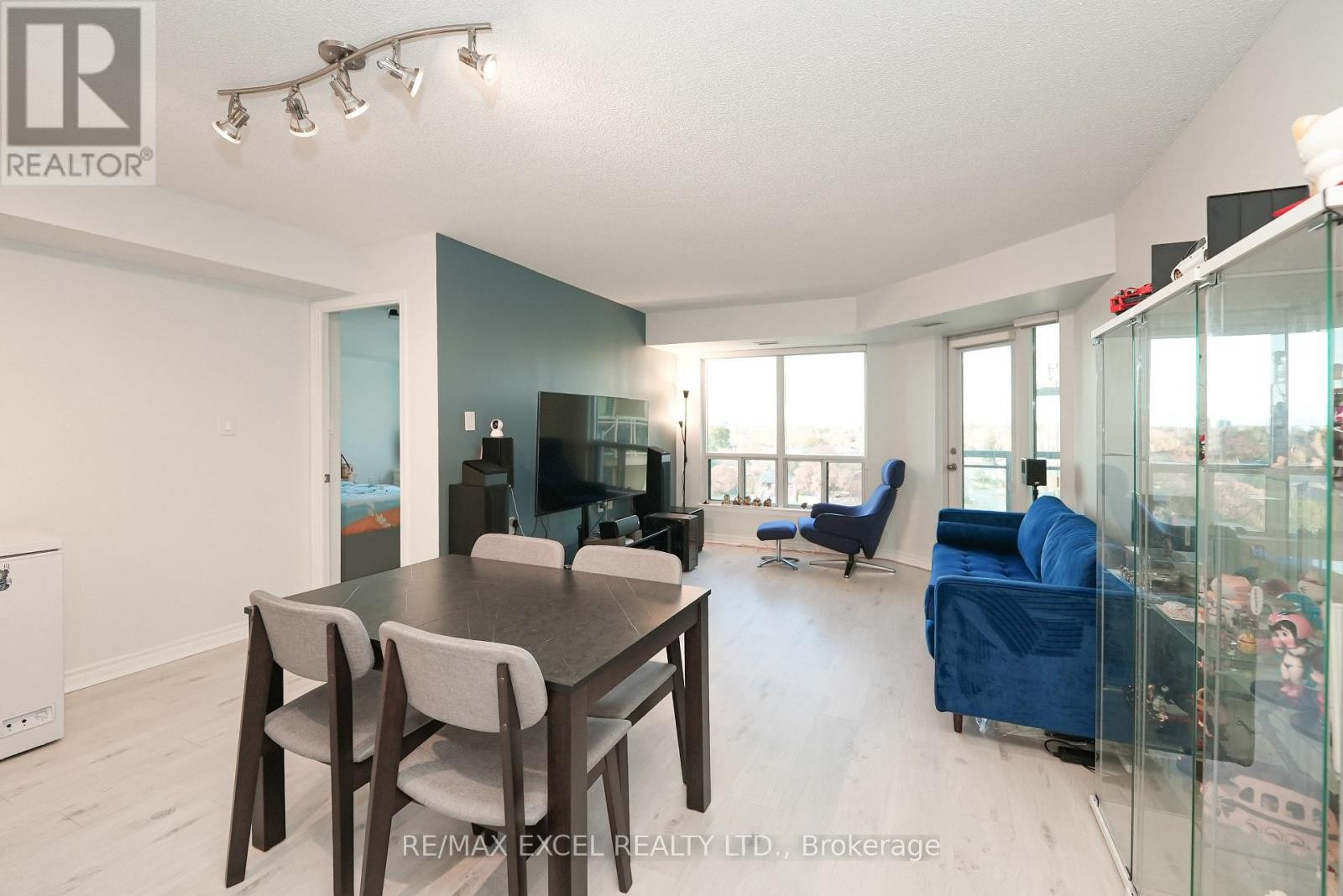 












711 - 920 SHEPPARD AVENUE W

,
Toronto (Bathurst Manor),




Ontario
M3H0A2

