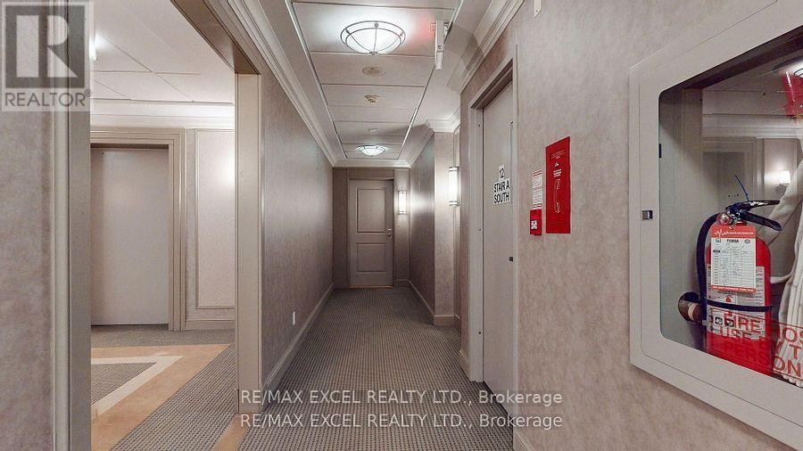 












1204 - 135 WYNFORD DRIVE

,
Toronto (Banbury-Don Mills),




Ontario
M3C0J4

