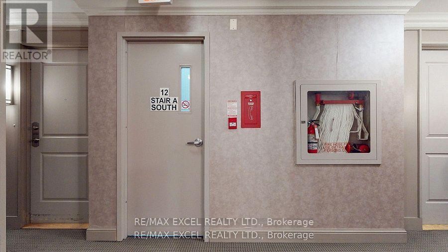 












1204 - 135 WYNFORD DRIVE

,
Toronto (Banbury-Don Mills),




Ontario
M3C0J4

