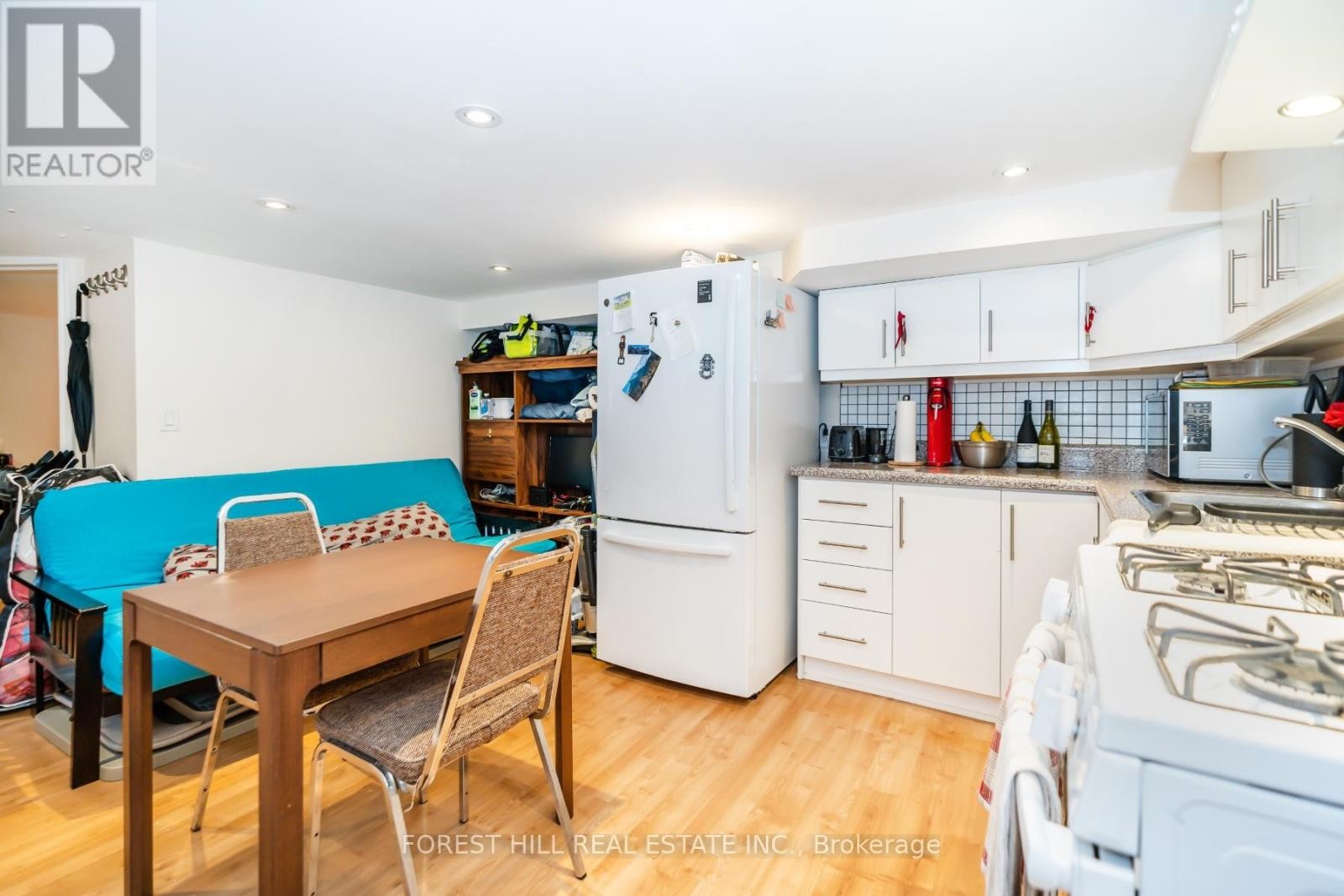 












LOWER - 224 PALMERSTON AVENUE

,
Toronto (Trinity-Bellwoods),




Ontario
M6J2J4

