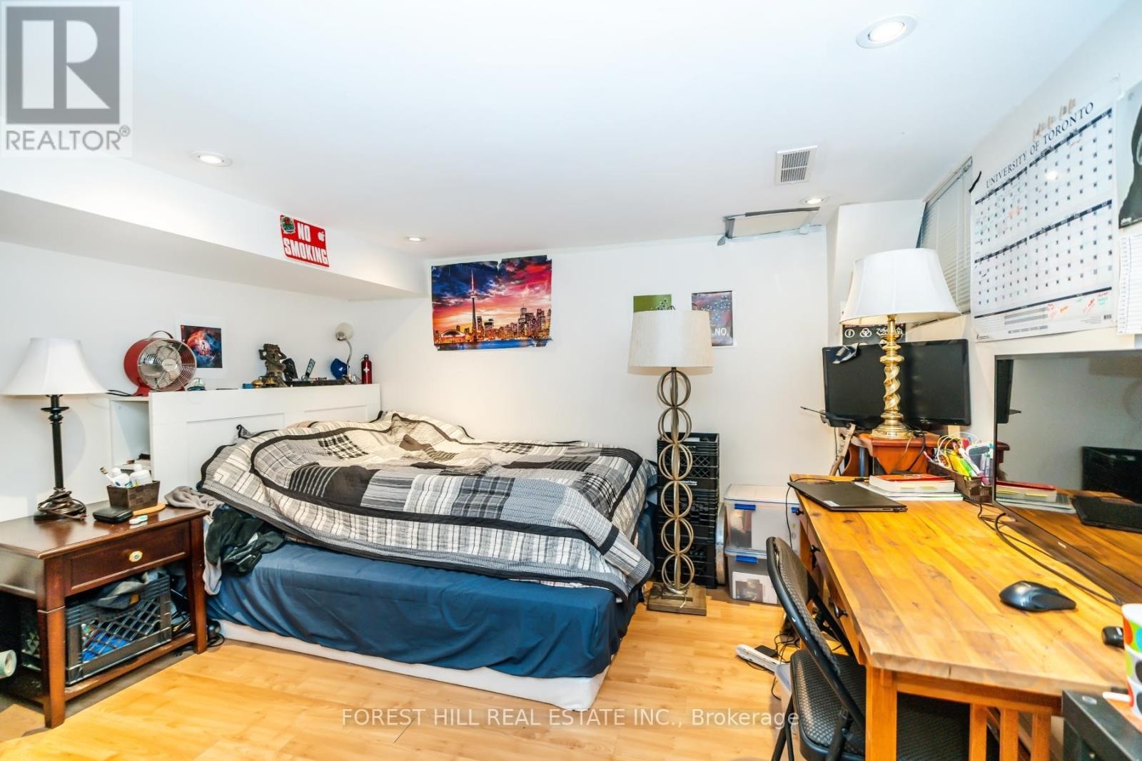 












LOWER - 224 PALMERSTON AVENUE

,
Toronto (Trinity-Bellwoods),




Ontario
M6J2J4

