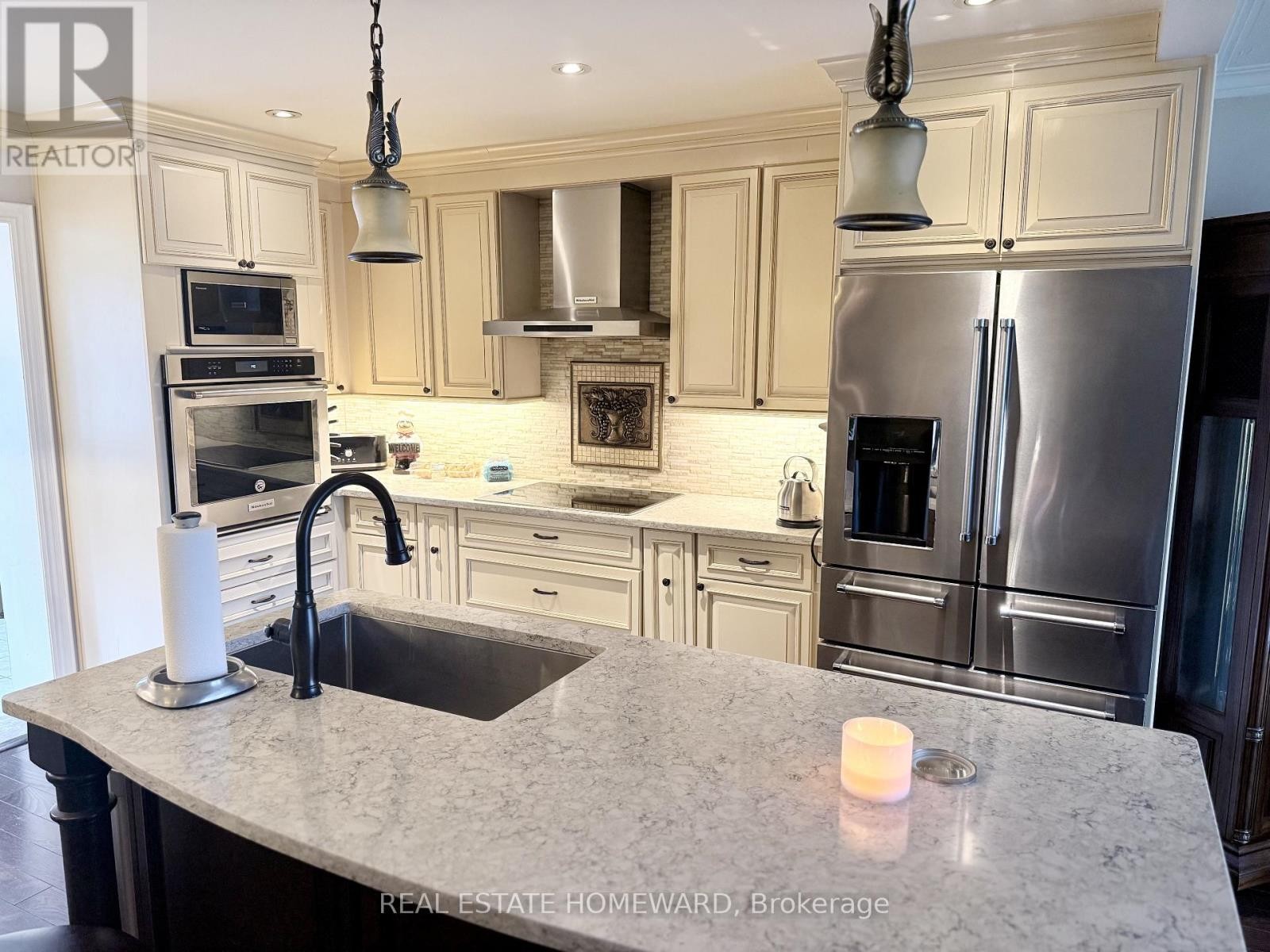 












18 WYNDCLIFF CRESCENT

,
Toronto (Victoria Village),




Ontario
M4A2K1

