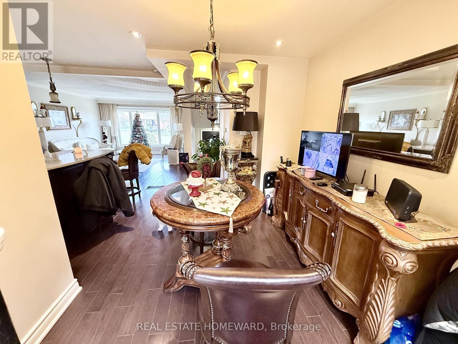 












18 WYNDCLIFF CRESCENT

,
Toronto (Victoria Village),




Ontario
M4A2K1

