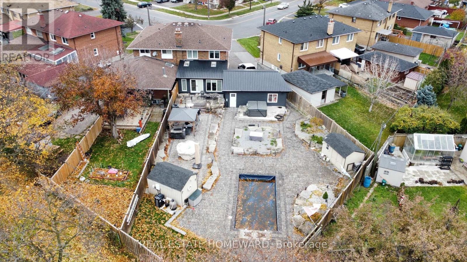 












18 WYNDCLIFF CRESCENT

,
Toronto (Victoria Village),




Ontario
M4A2K1

