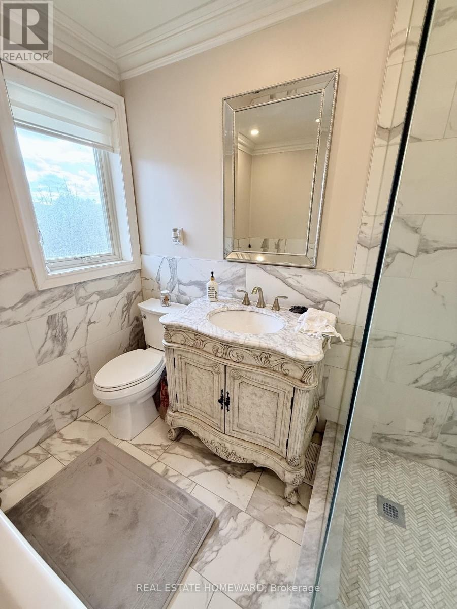 












18 WYNDCLIFF CRESCENT

,
Toronto (Victoria Village),




Ontario
M4A2K1

