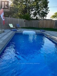 












18 WYNDCLIFF CRESCENT

,
Toronto (Victoria Village),




Ontario
M4A2K1

