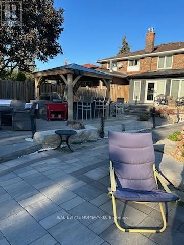 












18 WYNDCLIFF CRESCENT

,
Toronto (Victoria Village),




Ontario
M4A2K1

