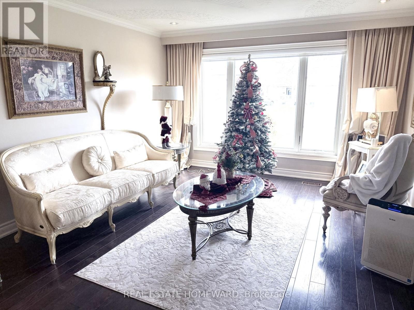 












18 WYNDCLIFF CRESCENT

,
Toronto (Victoria Village),




Ontario
M4A2K1

