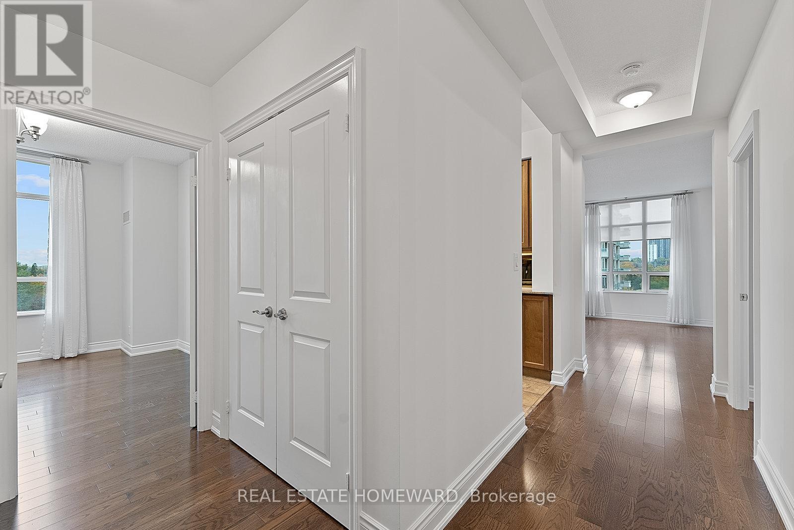 












714 - 10 BLOORVIEW PLACE

,
Toronto (Don Valley Village),




Ontario
M2J0B1

