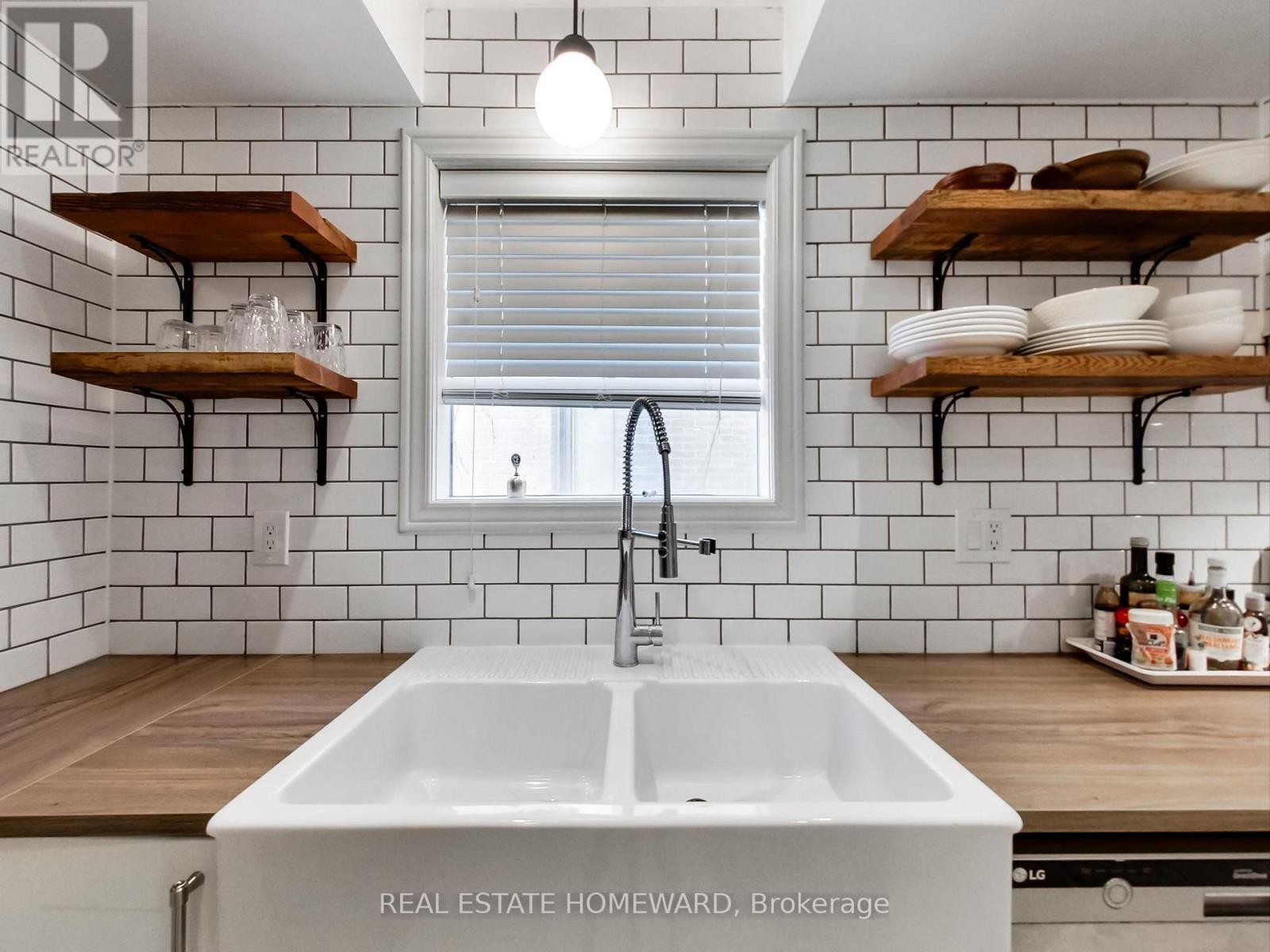 












183 MADISON AVENUE

,
Toronto (Annex),




Ontario
M5R2S6

