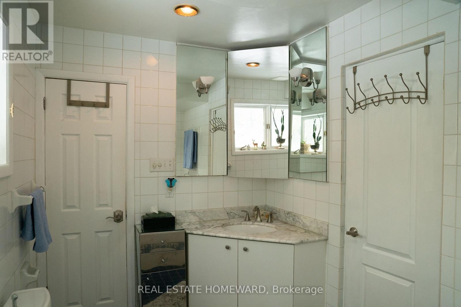 












35 VALENTINE DRIVE

,
Toronto (Parkwoods-Donalda),




Ontario
M3A3J7

