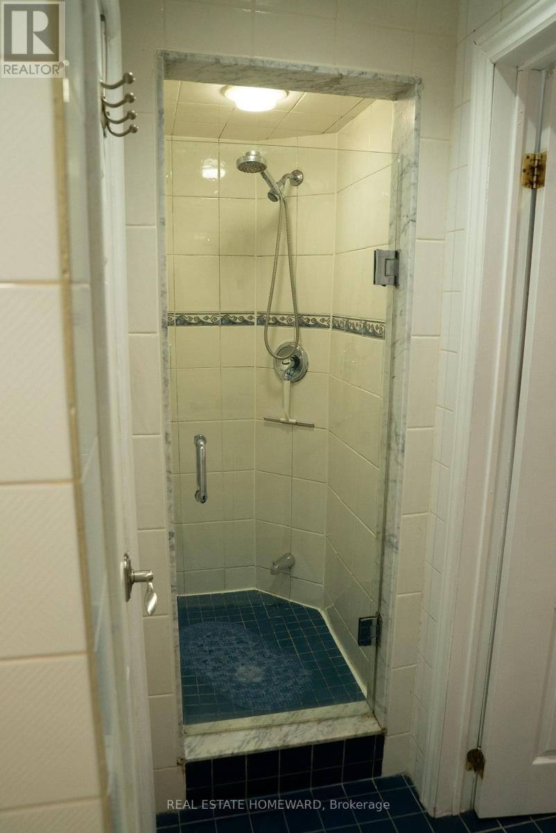 












35 VALENTINE DRIVE

,
Toronto (Parkwoods-Donalda),




Ontario
M3A3J7

