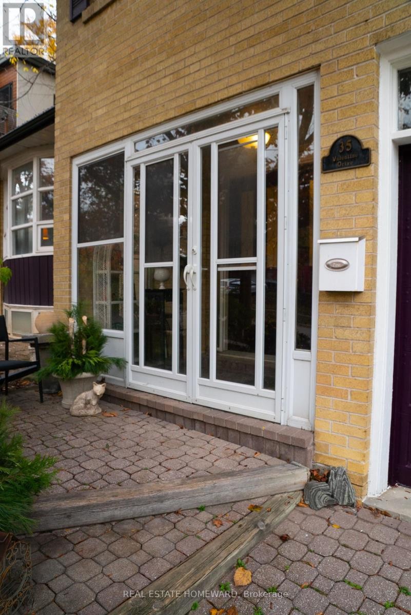 












35 VALENTINE DRIVE

,
Toronto (Parkwoods-Donalda),




Ontario
M3A3J7

