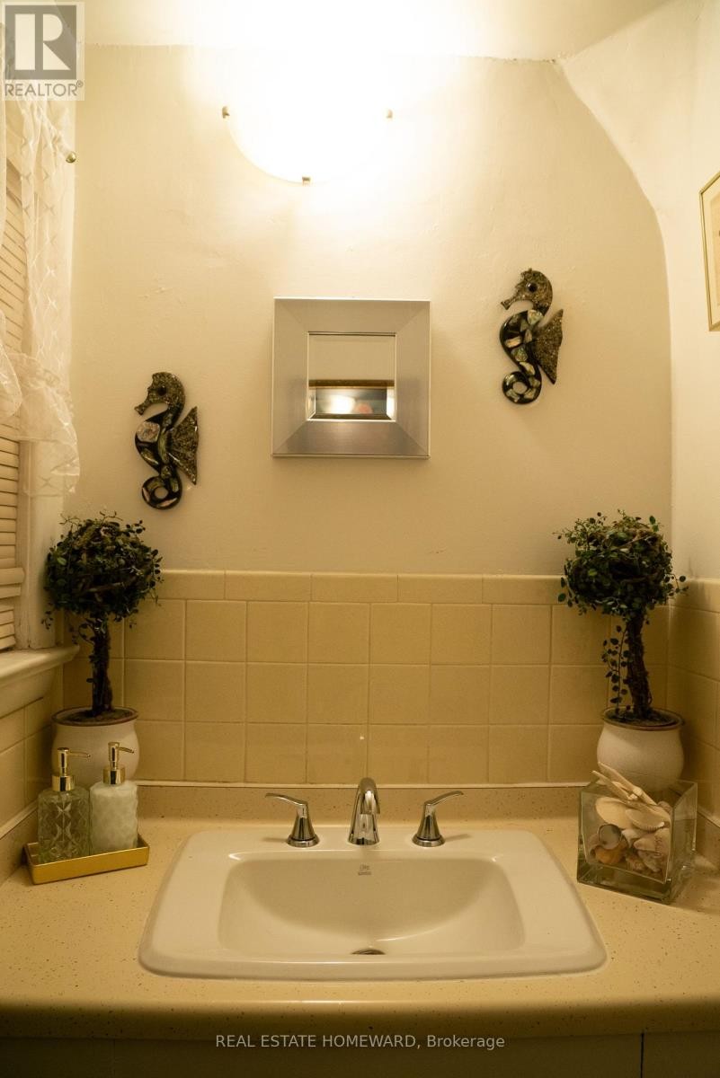 












35 VALENTINE DRIVE

,
Toronto (Parkwoods-Donalda),




Ontario
M3A3J7

