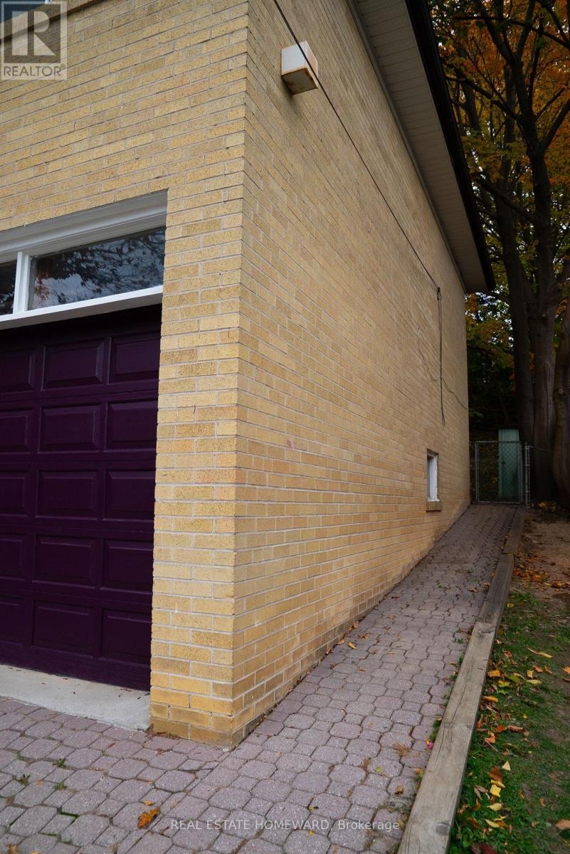 












35 VALENTINE DRIVE

,
Toronto (Parkwoods-Donalda),




Ontario
M3A3J7

