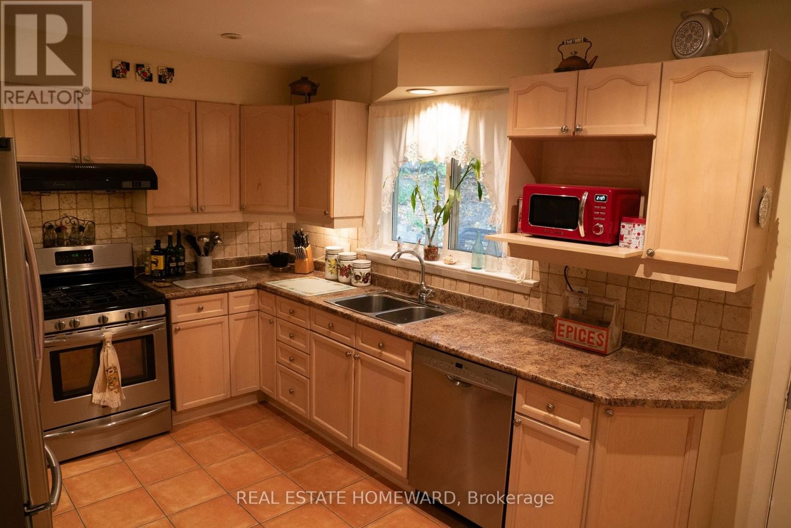 












35 VALENTINE DRIVE

,
Toronto (Parkwoods-Donalda),




Ontario
M3A3J7

