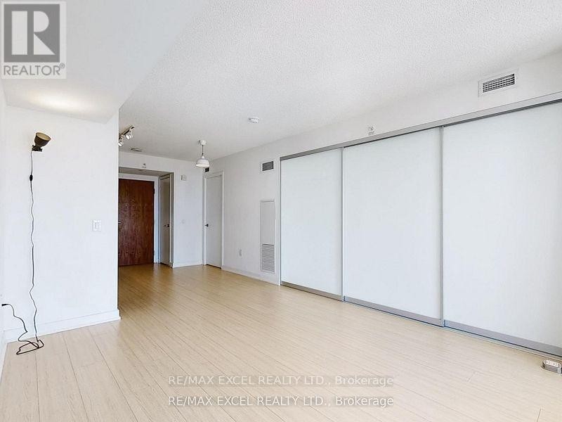 












3911 - 85 QUEENS WHARF ROAD

,
Toronto (Waterfront Communities),




Ontario
M5V0J9

