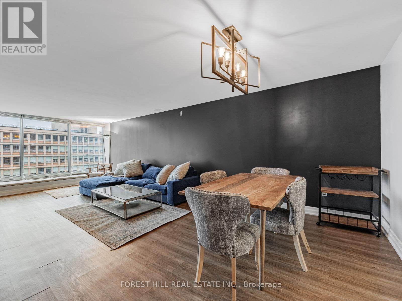 












1306 - 110 BLOOR STREET W

,
Toronto (Annex),




Ontario
M5S2W7

