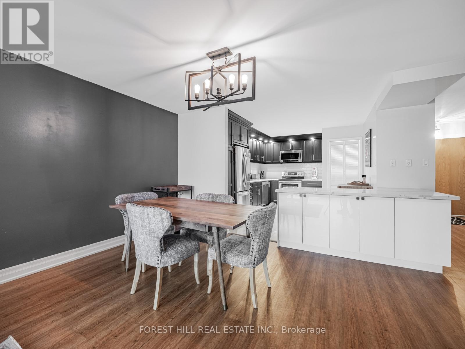 












1306 - 110 BLOOR STREET W

,
Toronto (Annex),




Ontario
M5S2W7

