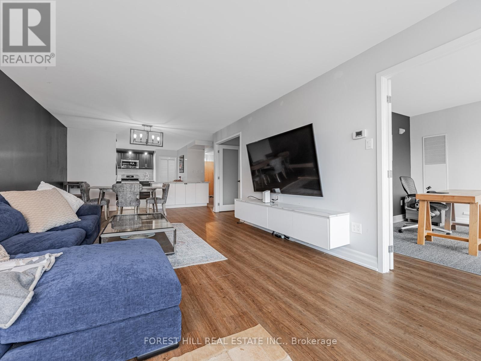 












1306 - 110 BLOOR STREET W

,
Toronto (Annex),




Ontario
M5S2W7

