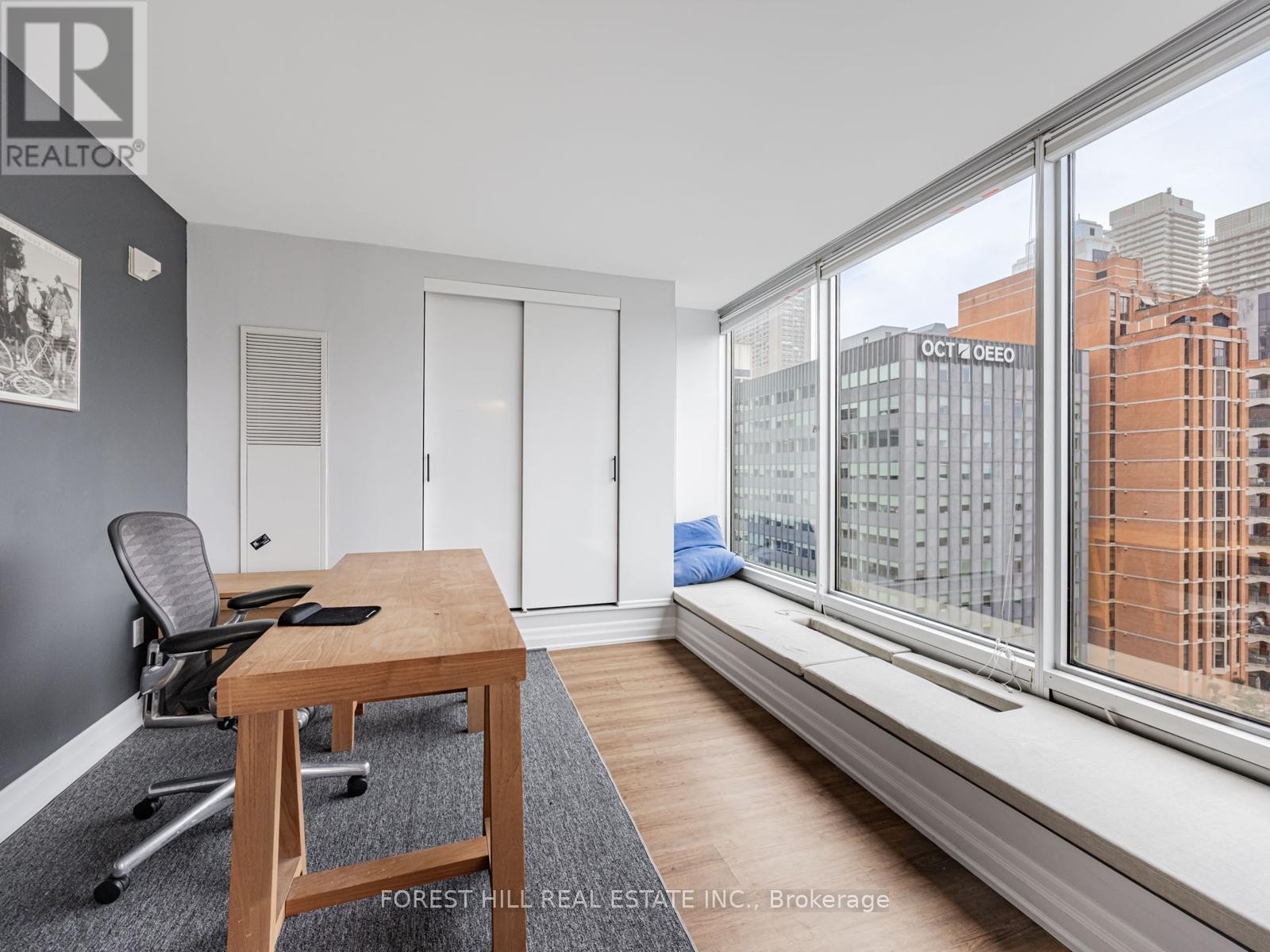 












1306 - 110 BLOOR STREET W

,
Toronto (Annex),




Ontario
M5S2W7

