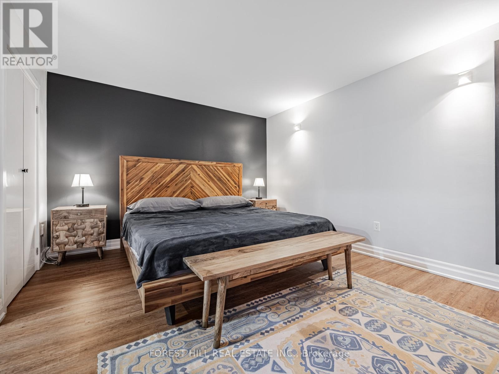 












1306 - 110 BLOOR STREET W

,
Toronto (Annex),




Ontario
M5S2W7

