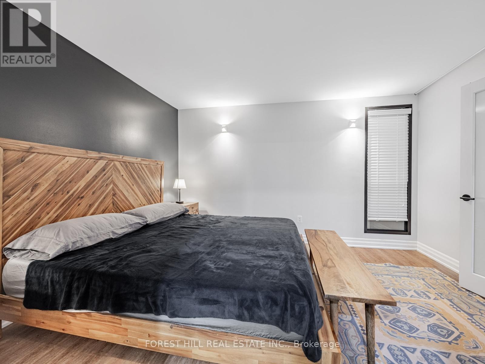 












1306 - 110 BLOOR STREET W

,
Toronto (Annex),




Ontario
M5S2W7

