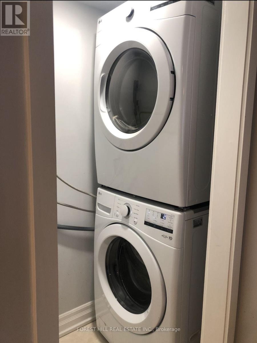 












1306 - 110 BLOOR STREET W

,
Toronto (Annex),




Ontario
M5S2W7

