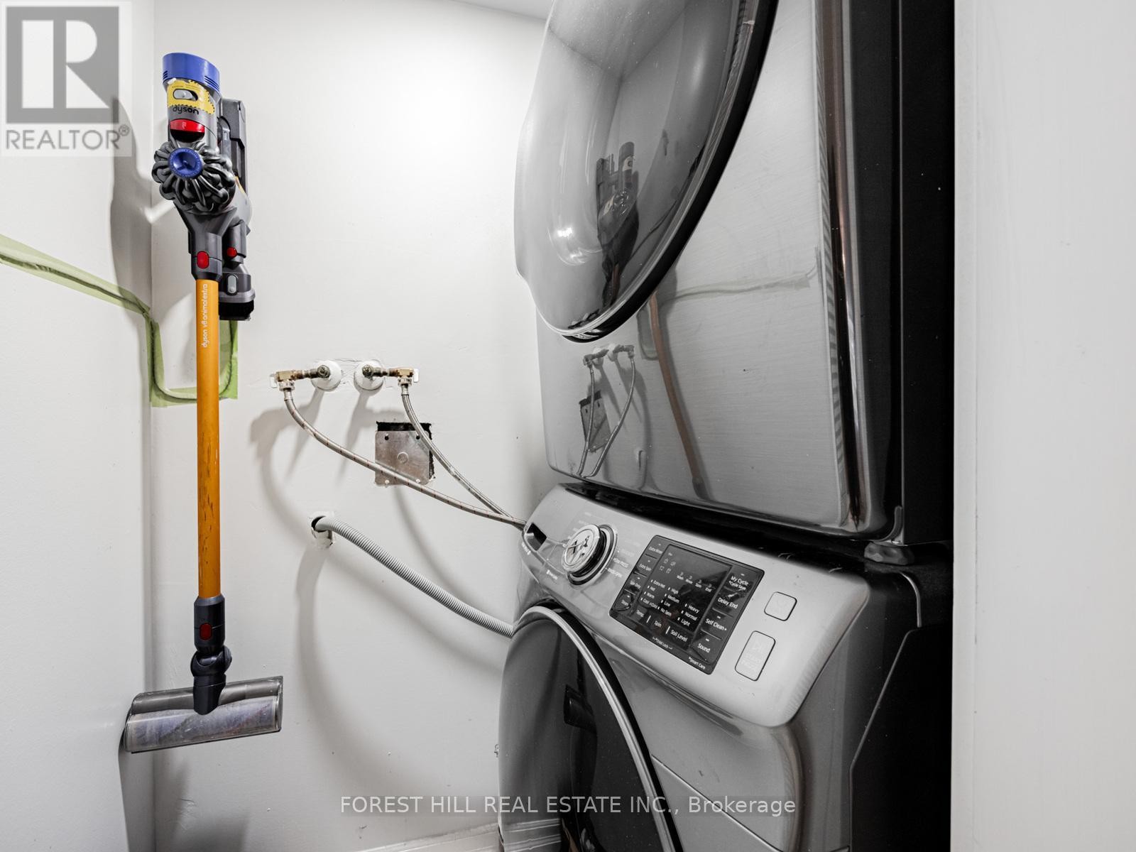 












1306 - 110 BLOOR STREET W

,
Toronto (Annex),




Ontario
M5S2W7

