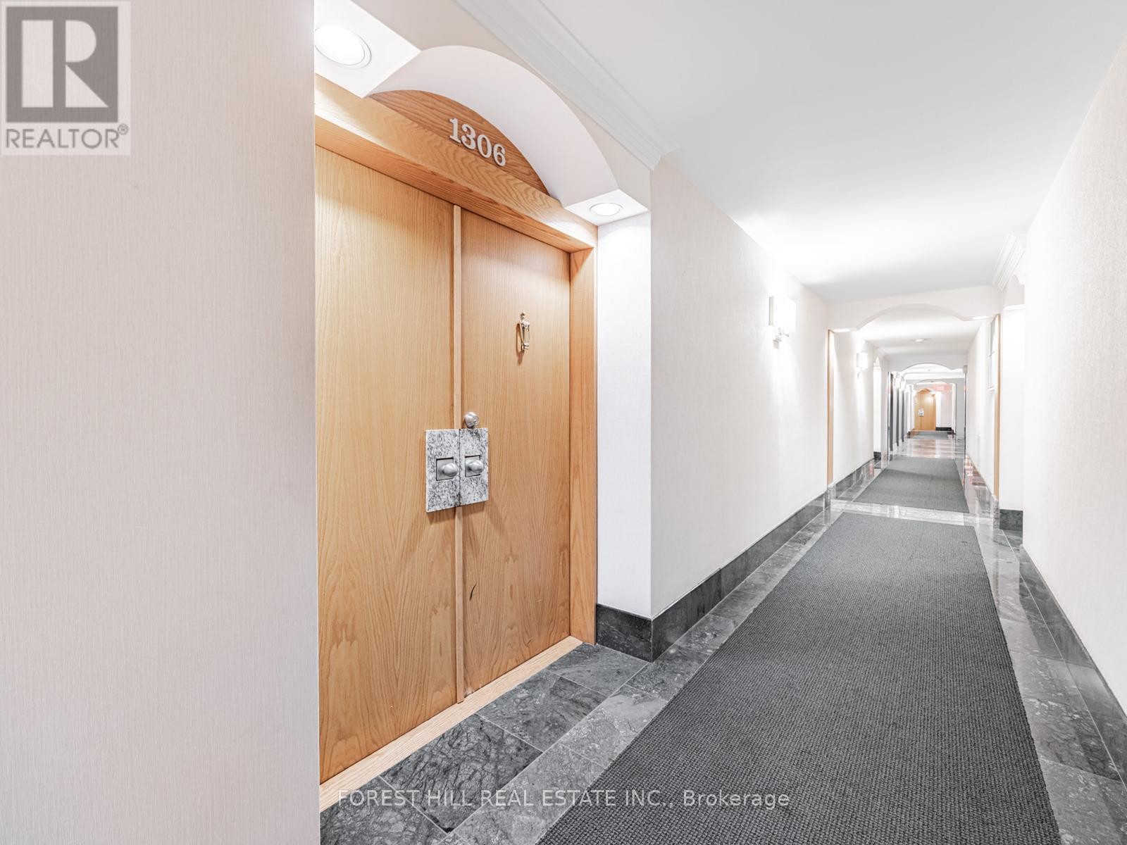 












1306 - 110 BLOOR STREET W

,
Toronto (Annex),




Ontario
M5S2W7

