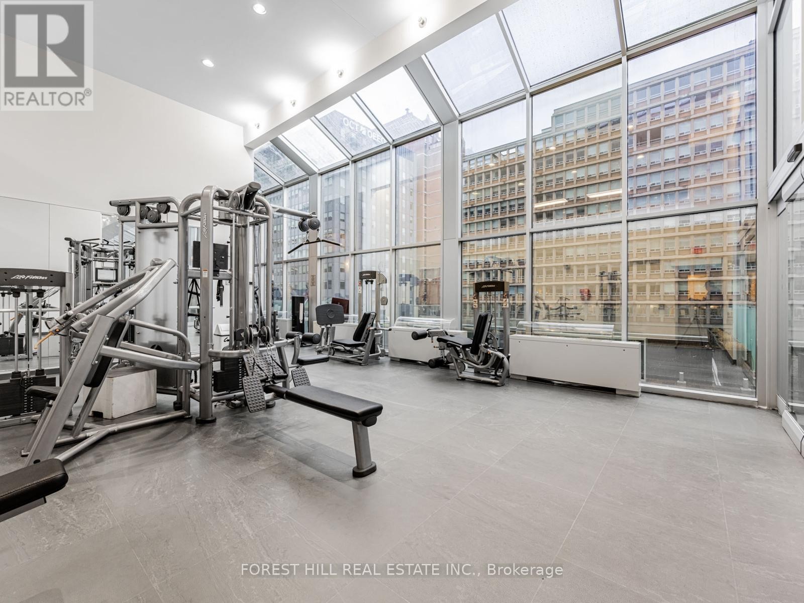 












1306 - 110 BLOOR STREET W

,
Toronto (Annex),




Ontario
M5S2W7

