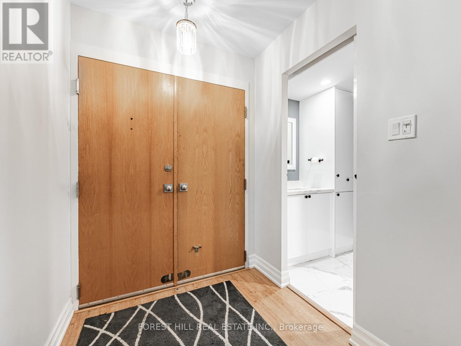 












1306 - 110 BLOOR STREET W

,
Toronto (Annex),




Ontario
M5S2W7

