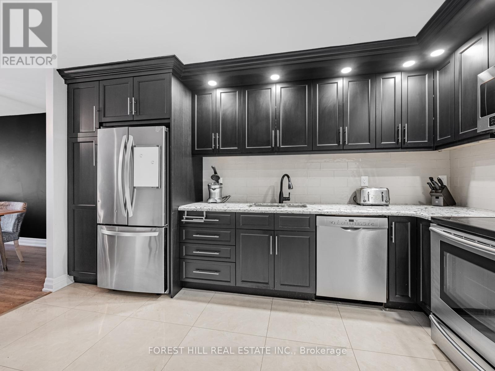 












1306 - 110 BLOOR STREET W

,
Toronto (Annex),




Ontario
M5S2W7

