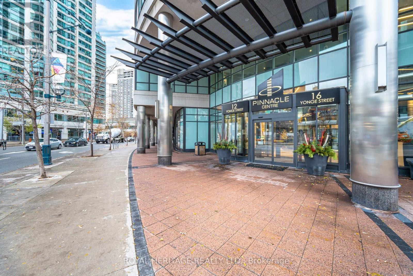 












611 - 12 YONGE STREET

,
Toronto (Waterfront Communities),




Ontario
M5E1Z9


