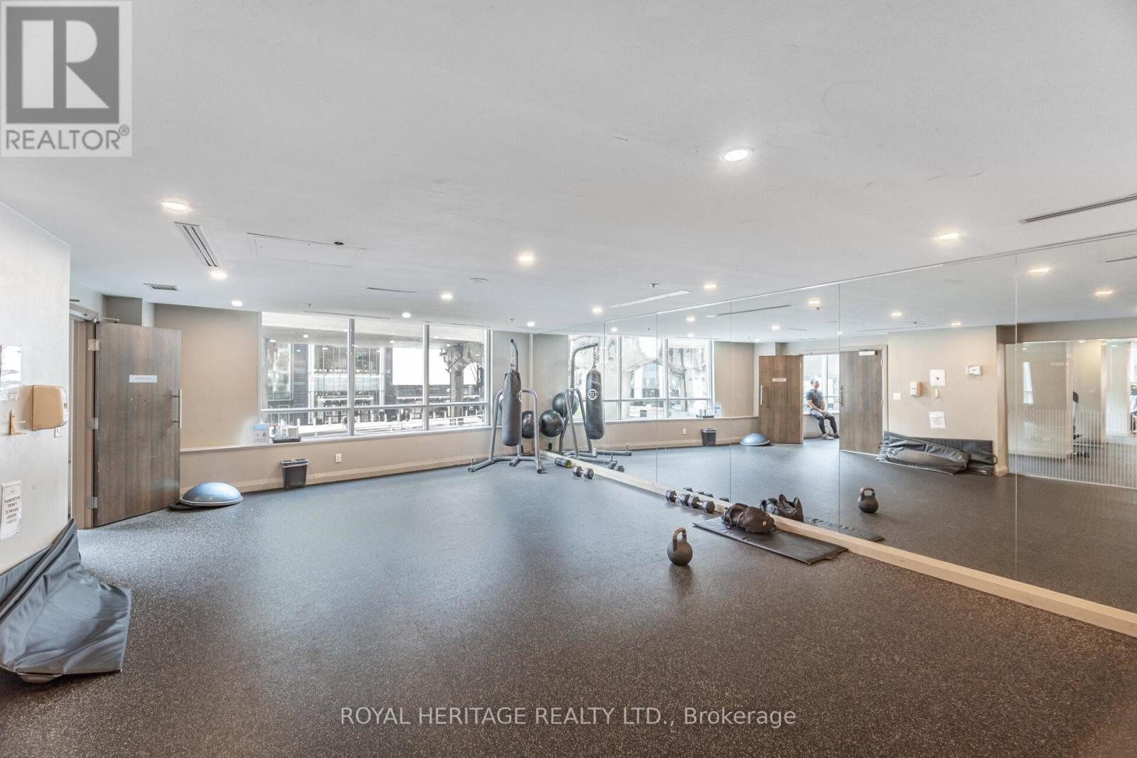 












611 - 12 YONGE STREET

,
Toronto (Waterfront Communities),




Ontario
M5E1Z9

