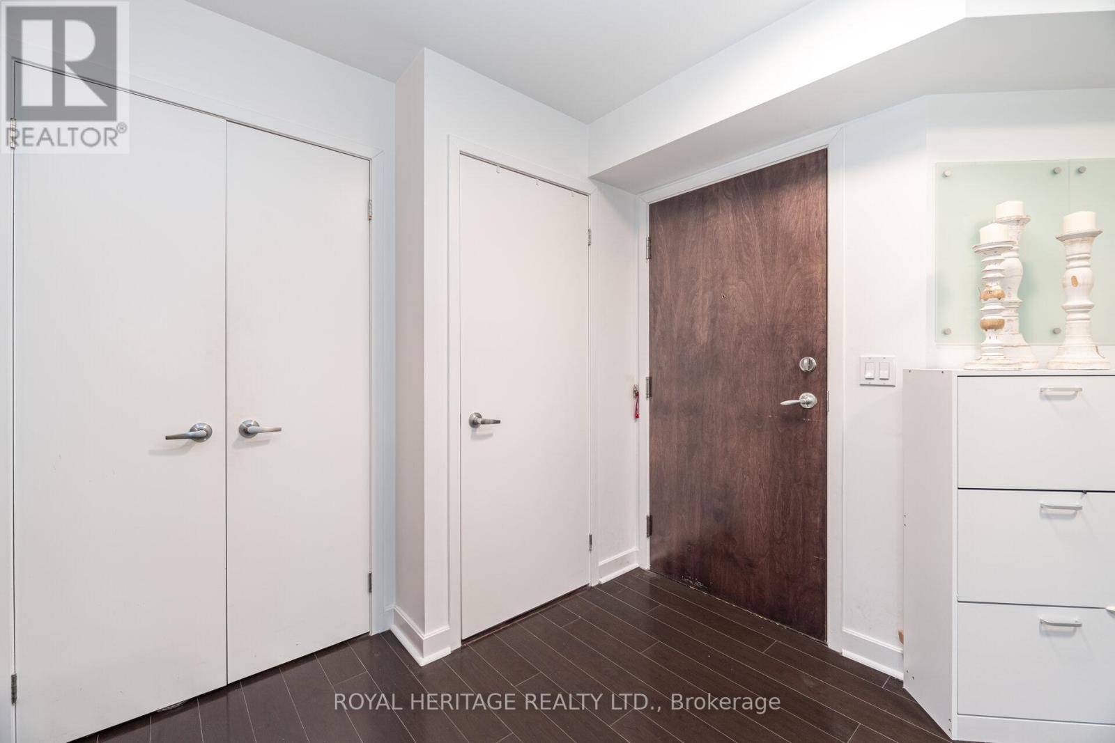 












611 - 12 YONGE STREET

,
Toronto (Waterfront Communities),




Ontario
M5E1Z9

