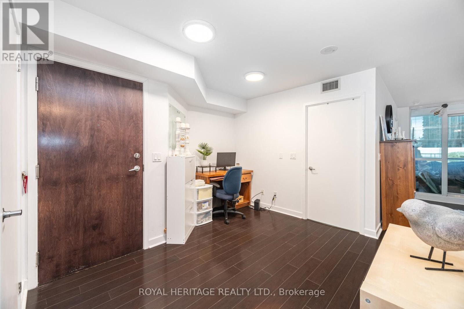 












611 - 12 YONGE STREET

,
Toronto (Waterfront Communities),




Ontario
M5E1Z9

