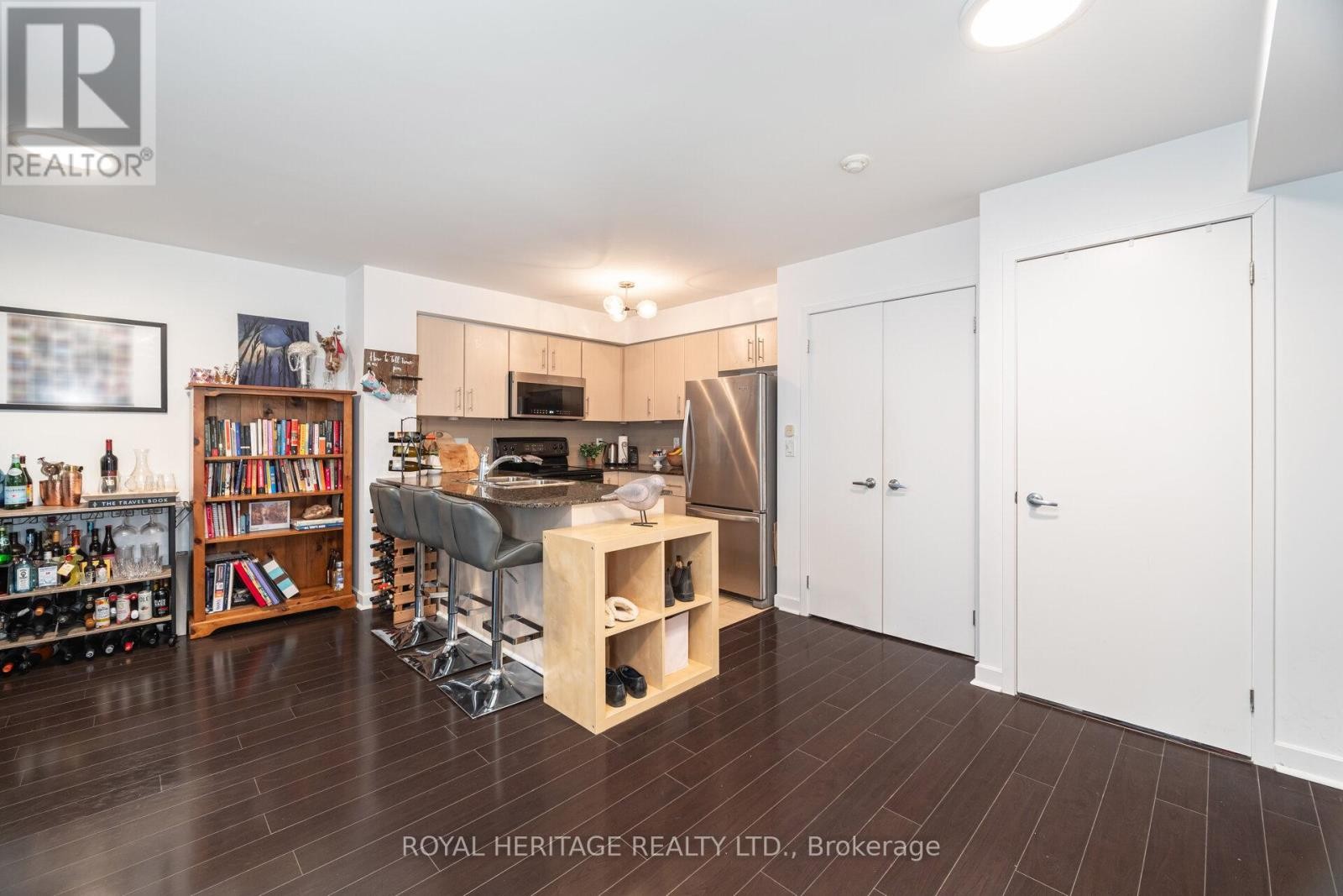 












611 - 12 YONGE STREET

,
Toronto (Waterfront Communities),




Ontario
M5E1Z9

