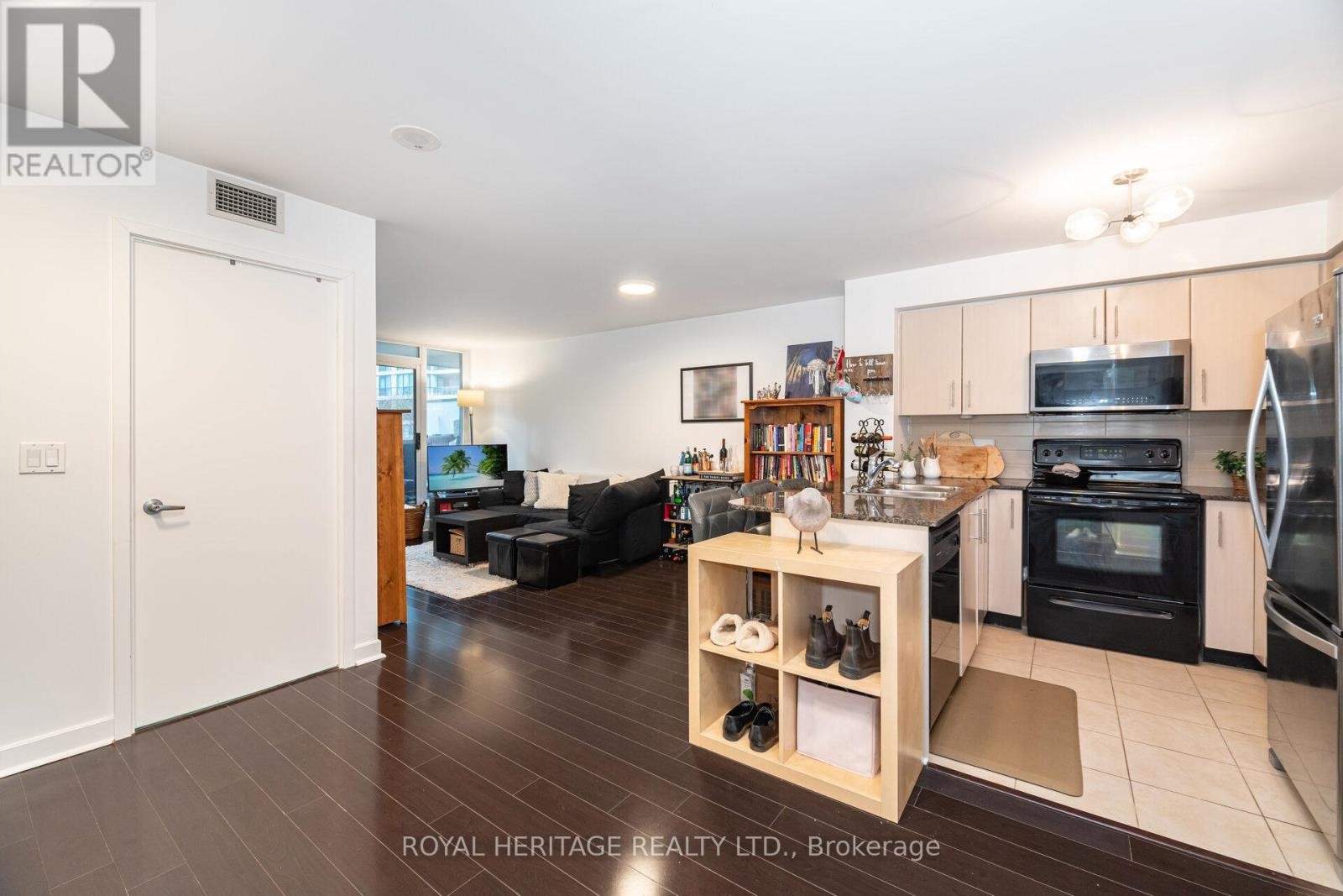 












611 - 12 YONGE STREET

,
Toronto (Waterfront Communities),




Ontario
M5E1Z9

