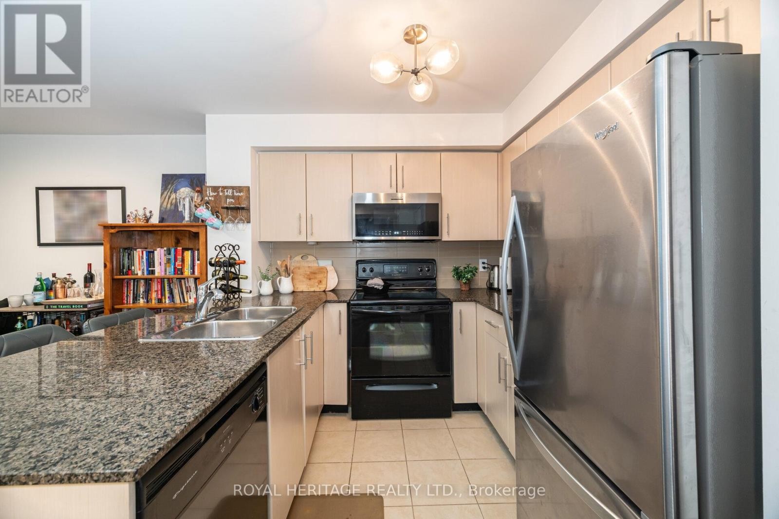 












611 - 12 YONGE STREET

,
Toronto (Waterfront Communities),




Ontario
M5E1Z9

