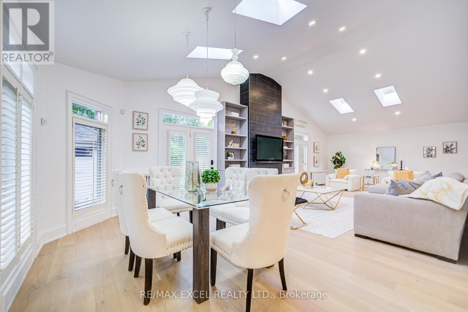 












3 SILVERWOOD AVENUE

,
Toronto (Forest Hill South),




Ontario
M5P1W3

