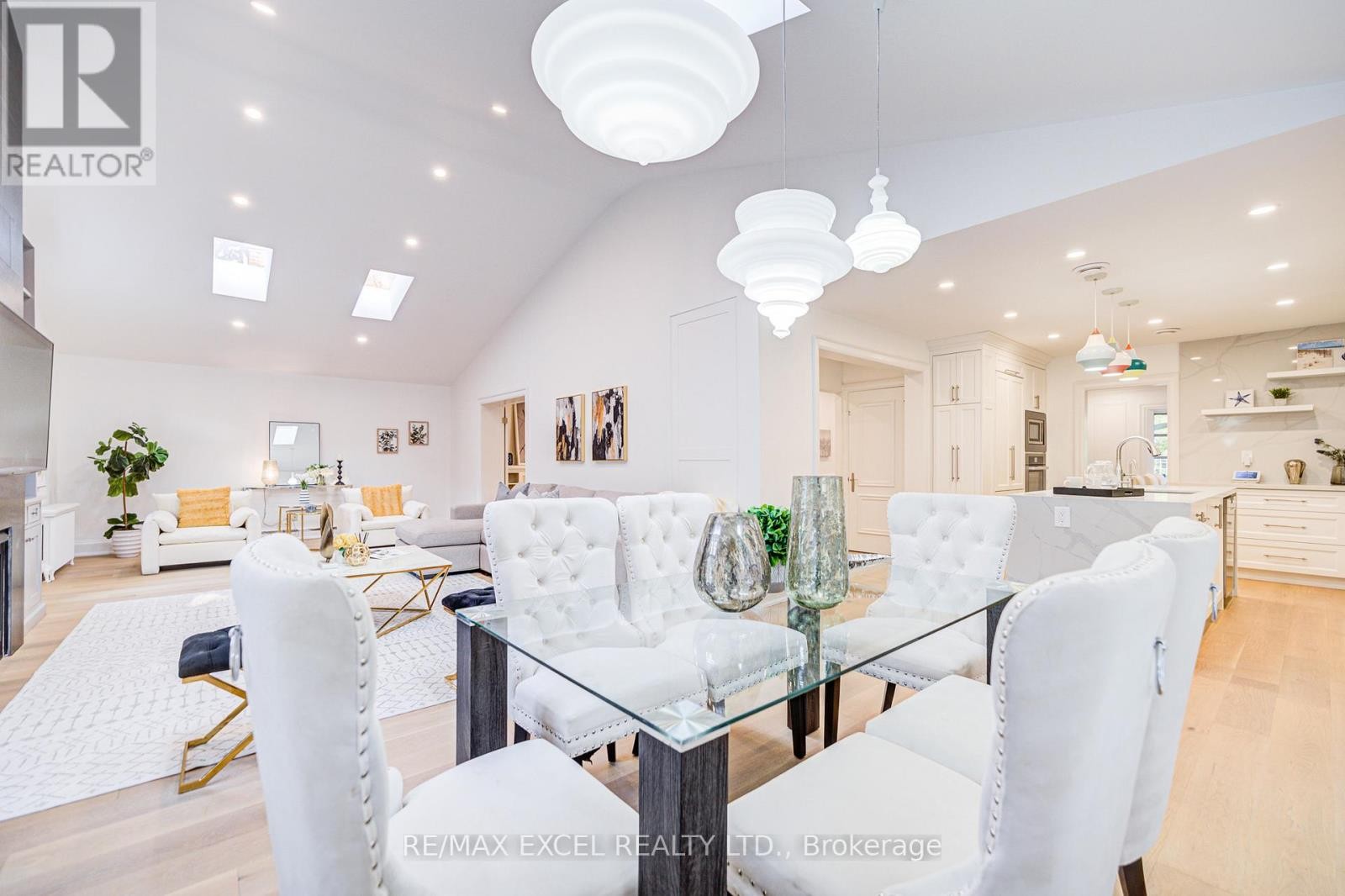 












3 SILVERWOOD AVENUE

,
Toronto (Forest Hill South),




Ontario
M5P1W3

