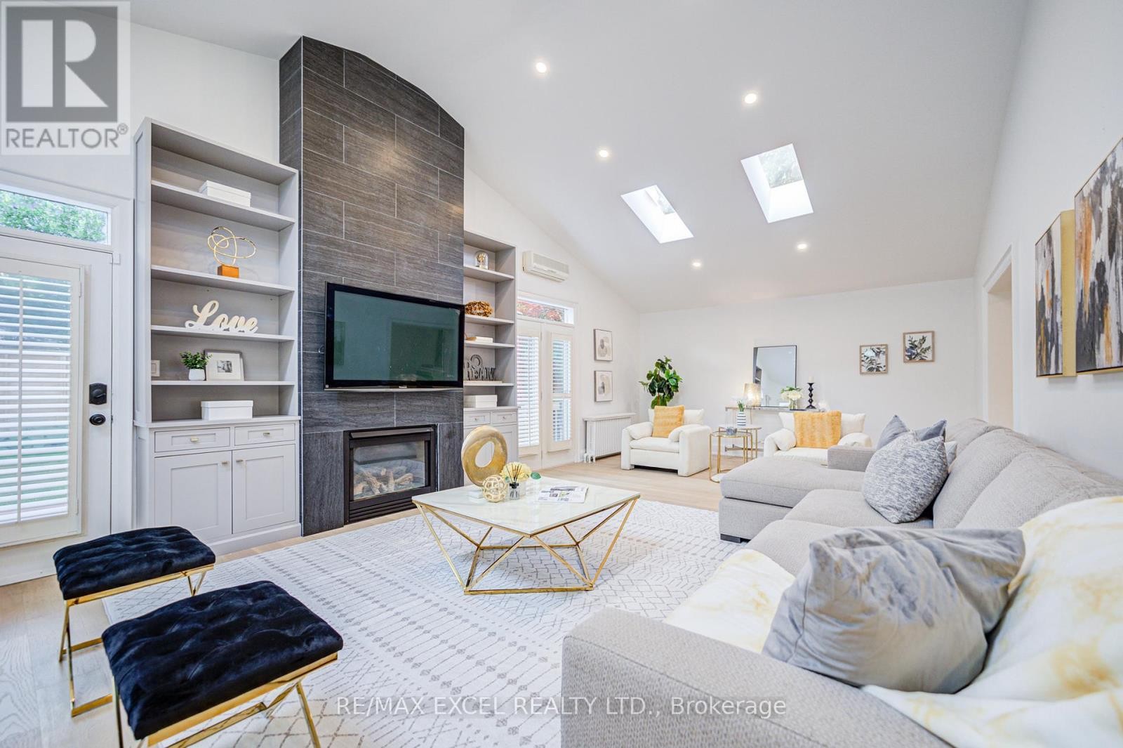 












3 SILVERWOOD AVENUE

,
Toronto (Forest Hill South),




Ontario
M5P1W3

