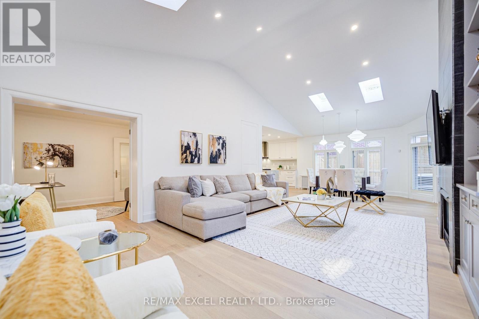 












3 SILVERWOOD AVENUE

,
Toronto (Forest Hill South),




Ontario
M5P1W3

